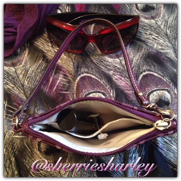 💜Coach 💯% Authentic Purple Plum Wristlet NWOT - Picture 4 of 5