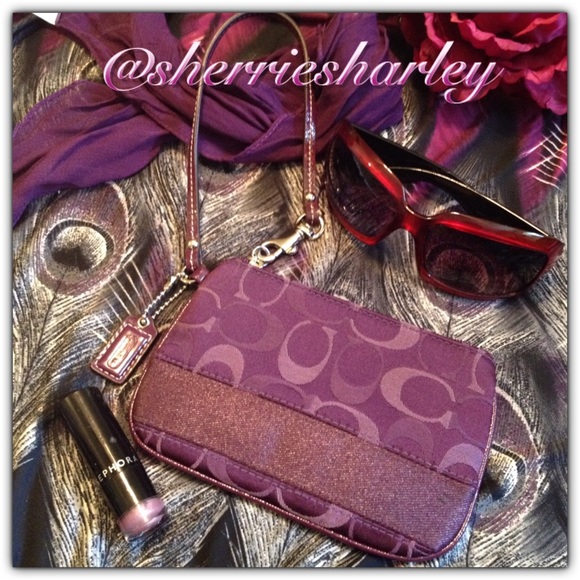 💜Coach 💯% Authentic Purple Plum Wristlet NWOT - Picture 1 of 5