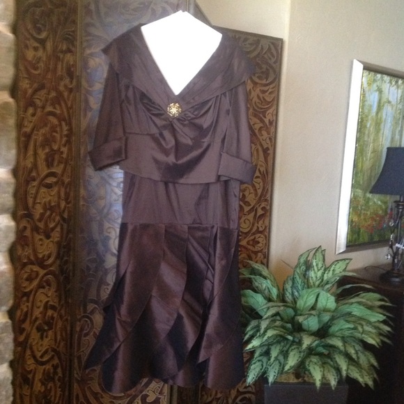 Beautiful formal gown - Picture 3 of 3