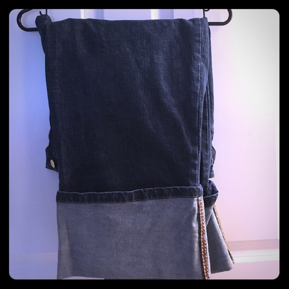 🆕 LIKE NEW BEJEWELED DENIM CAPRIS!