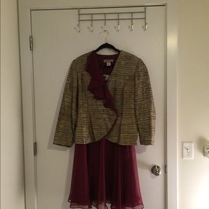 Super Feminine 2-Piece Burgundy Skirt Suit/Set