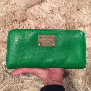 Michael kors green wallet ❗️❗️