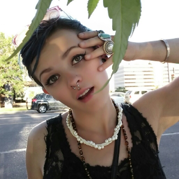 Meet your Posher, Emily :) - Picture 9 of 11