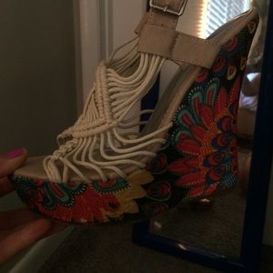 Vintage peacock wedges