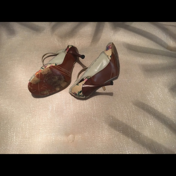 Shoes - Picture 2 of 2