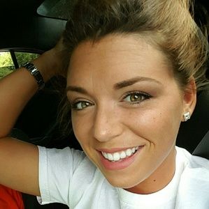 Meet your Posher, Leslie