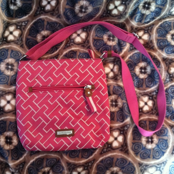 ✨✨ SOLD!!! ✨✨ Tommy Hilfiger purse