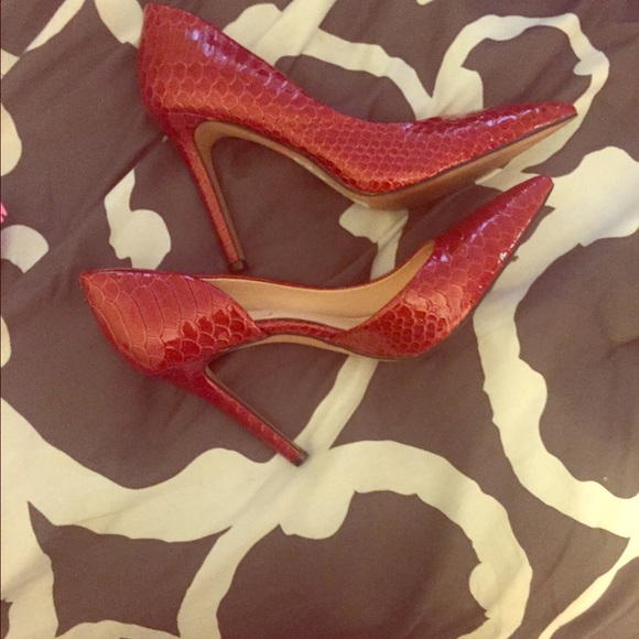 Jessica Simpson red pumps