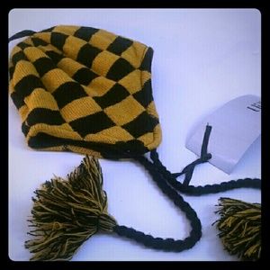 Hat, winter yellow black check, braids