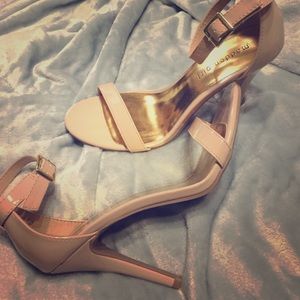 Nude patent sandal.