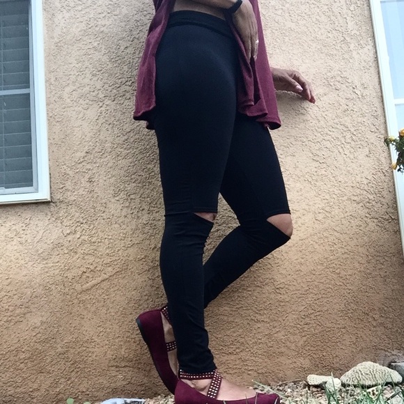 Cut Out Knee Leggings - Picture 2 of 4