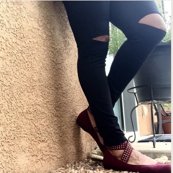 Cut Out Knee Leggings - Picture 3 of 4