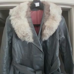 HP💄VINTAGE LEATHER 3/4 TRENCH COAT W/ FUR COLLAR