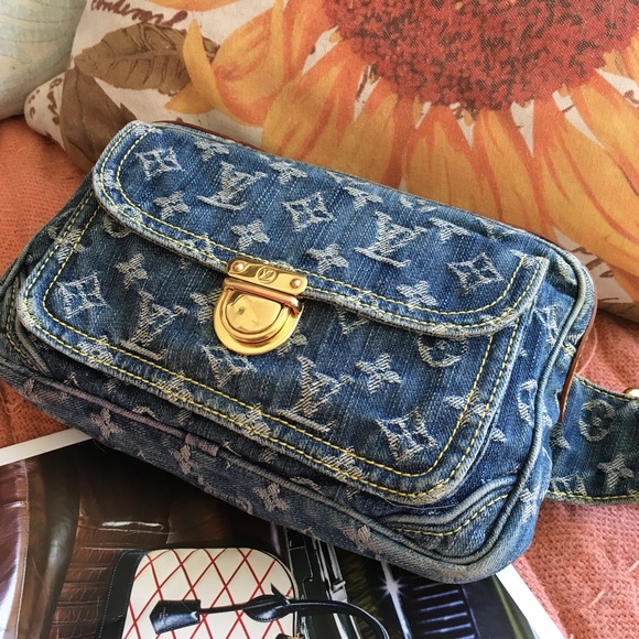 Louis Vuitton Handbags - 💙Louis Vuitton Bum Bag💙Sold!