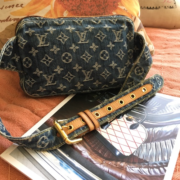 💙Louis Vuitton Bum Bag💙Sold! - Picture 2 of 4