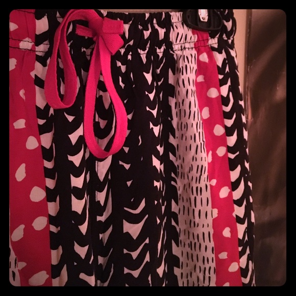 Light, patterned groove pants; S/M