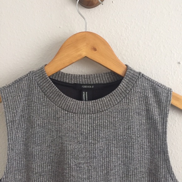 Gray Mock Neck Ribbed Cropped Top - Picture 3 of 4