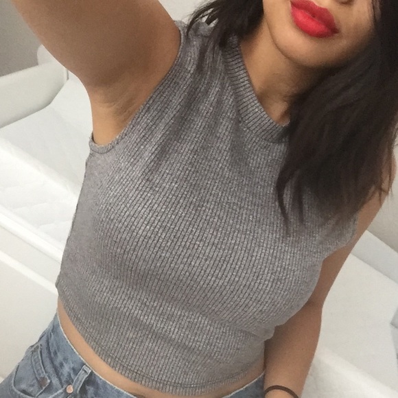 Gray Mock Neck Ribbed Cropped Top - Picture 4 of 4