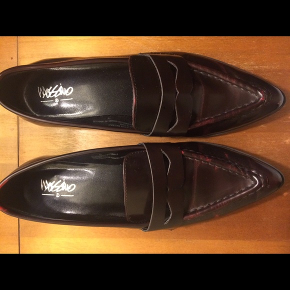 Mossimo loafers burgundy size 8