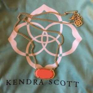 Dylan pendant necklace in coral