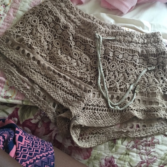 Beige Cute drawstring Lace Crotchet Shorts - Picture 2 of 3