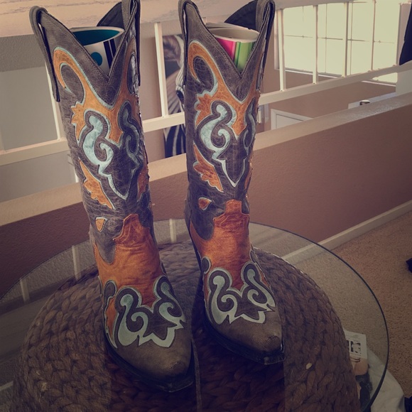 Coral boots 81/2