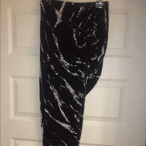 Asymmetric black white skirt