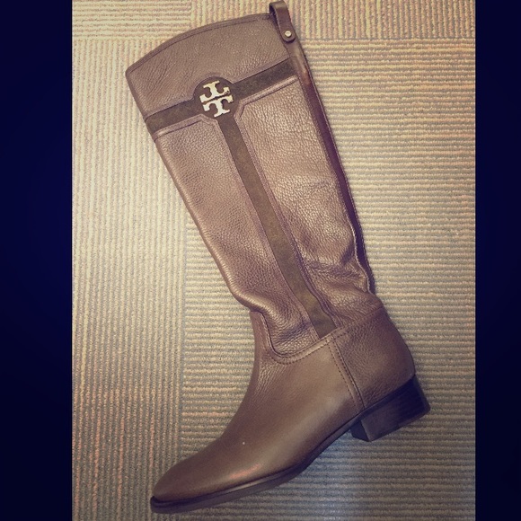 Tory burch fabulous boots 💋💋💋 merc for less!