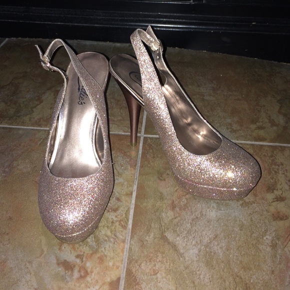 All That Glitters. - Picture 1 of 3