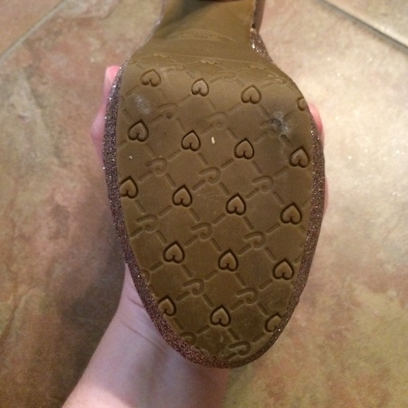 All That Glitters. - Picture 3 of 3