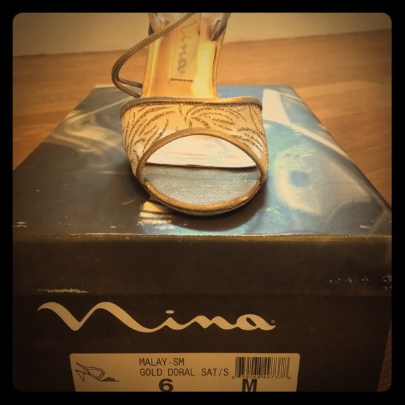 NINA Size 6 gold heels.