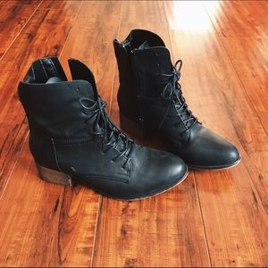 Slight-Point Combat Pan Boots
