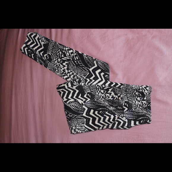 Lily White patterned leggings