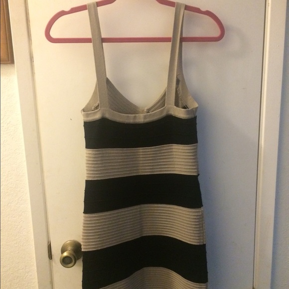 Metropark dress - Picture 2 of 4