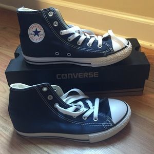 *Brand new never worn* Navy blue Converse Chucks
