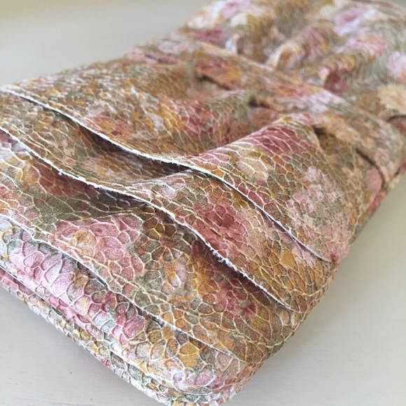 Hardcover Wallet - Picture 3 of 4