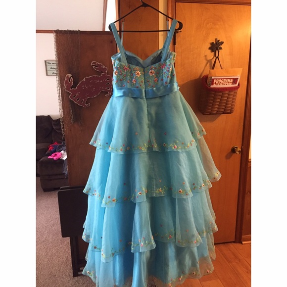 Gorgeous blue prom dress - Picture 2 of 3