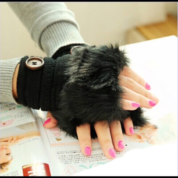 Winter Fingerless Gloves - Picture 3 of 3