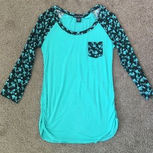 Turquoise three-quarter shirt with floral print