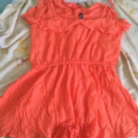 Peach Rumper ( Girlfriends Rumper ) - Picture 3 of 3