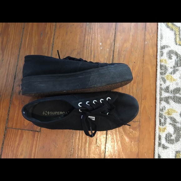 Black platform supergas