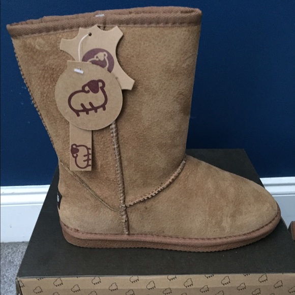 Boots, chestnut