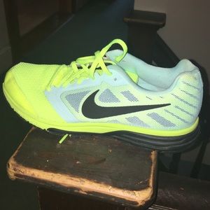 NIKE ZOOM FLY SHOES