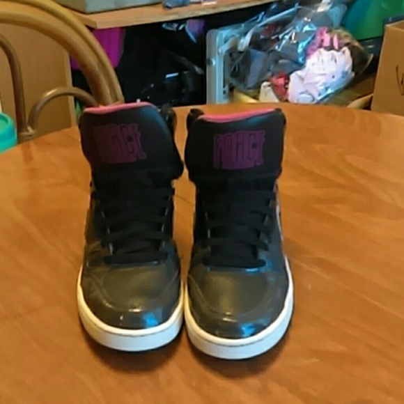 Nike Air mid tops. Bought at Nike outlet and have - Picture 2 of 2