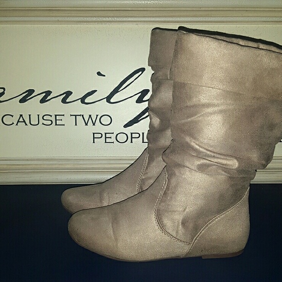 Tan suede slouchy boot