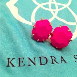 Kendra Scott Morgan Studs in neon/hot pink