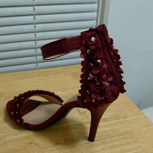 Burgundy red heels size 7