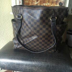 Louis Vuitton Never Full