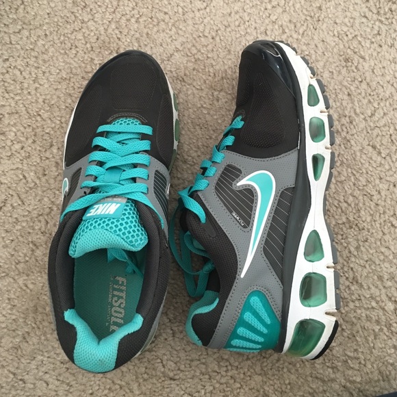 Nike Flywire Air Trailwind Athletic Shoes