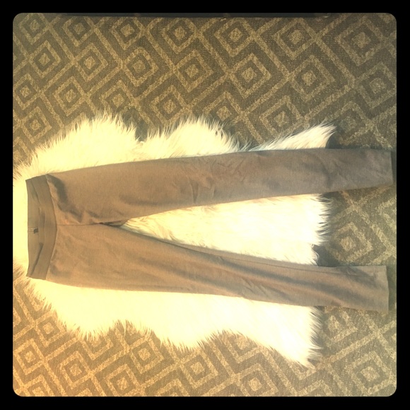 Very comfortable leggings. Wear just few times.